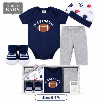 Coffret Hudson Baby Game Day — body bleu marine It's Game Day, pantalon gris, bonnet & chaussettes sport, garçon 0-6M