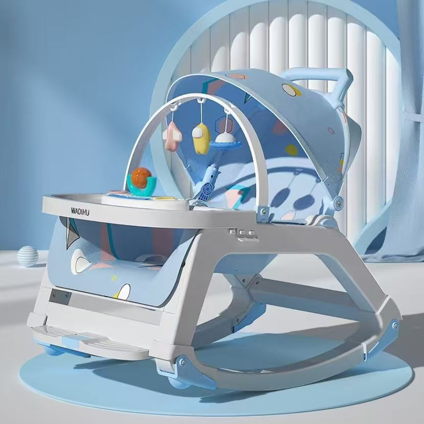 Maman et bébé souriant dans le transat multifonction – mode lifestyle
